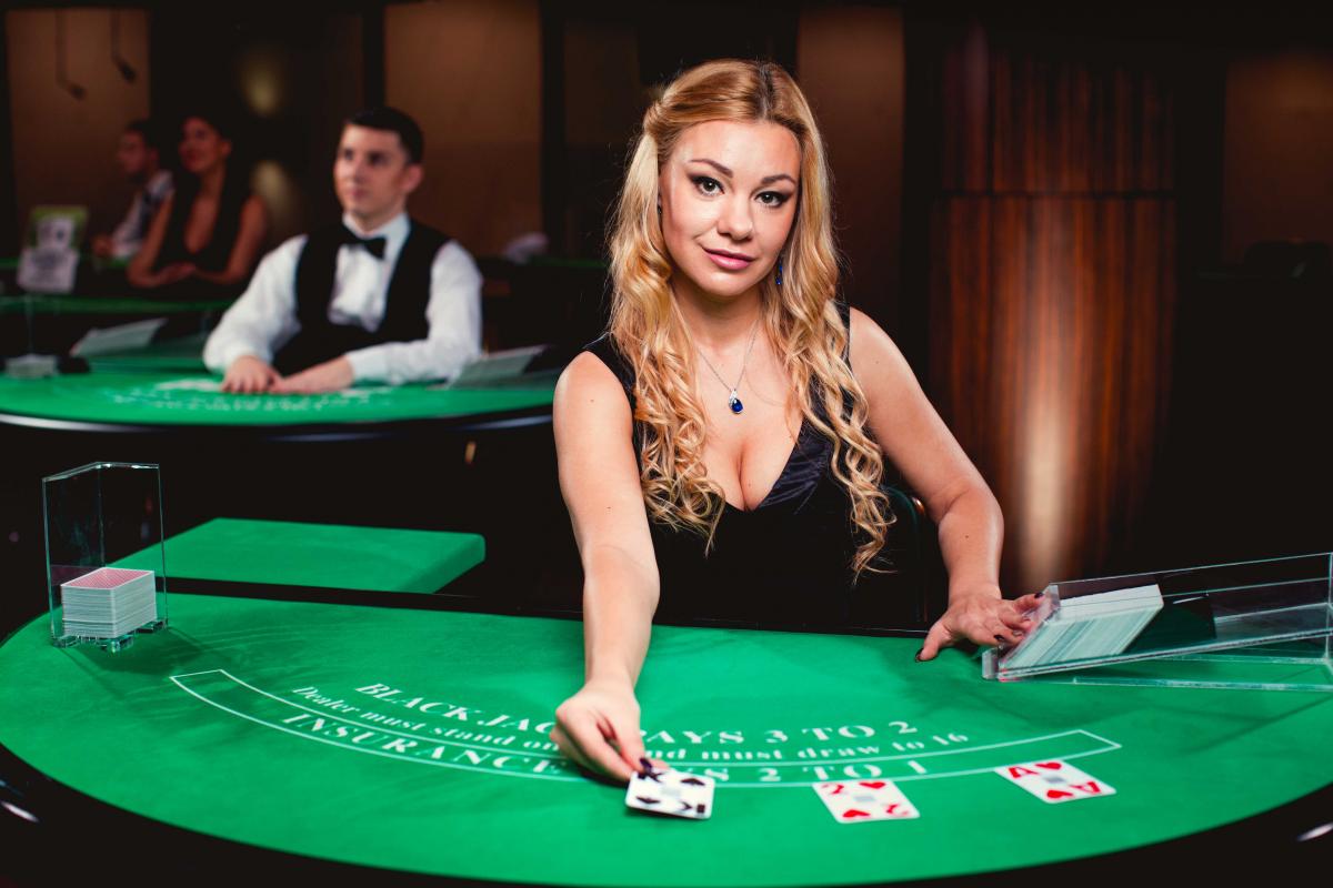 What Makes Online Casino Websites So Addictive?