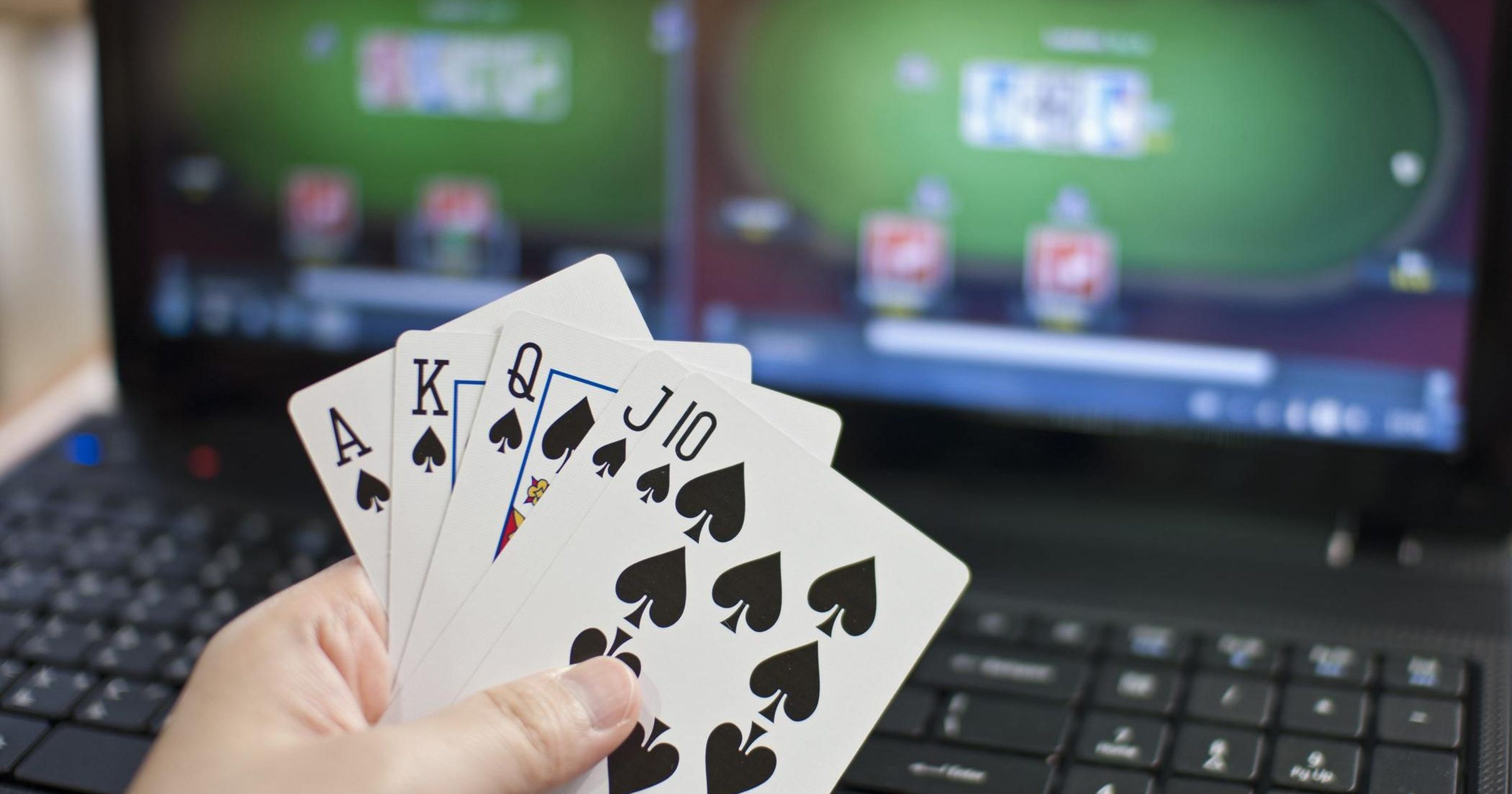 Playing Poker Online In the Internet